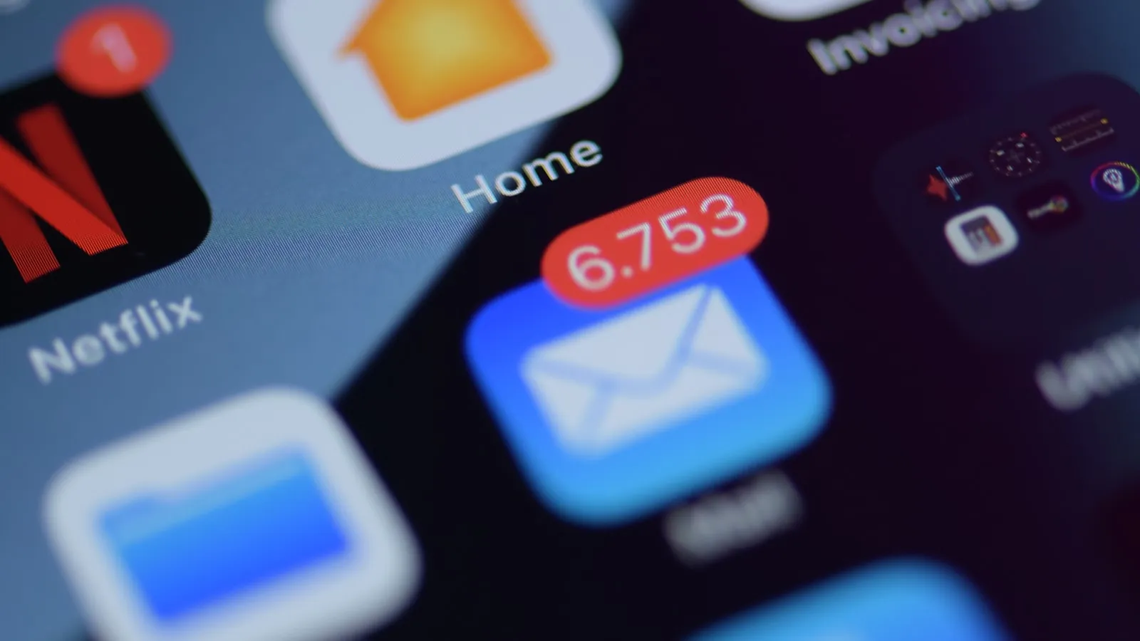 3 Signs Your Community Org Has Outgrown Group Texts